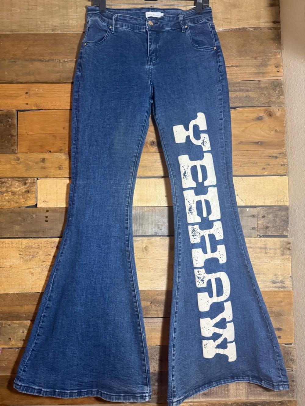 Ranch Dress’n Super Flare Jeans Yeehaw Western size 8. Lots of stretch.